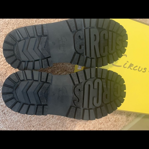 NIB Circus by Sam Edelman Effie Chelsea lt blue crinkle patent bootie - Picture 9 of 9